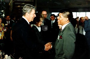 Image description is not available for 1992.215